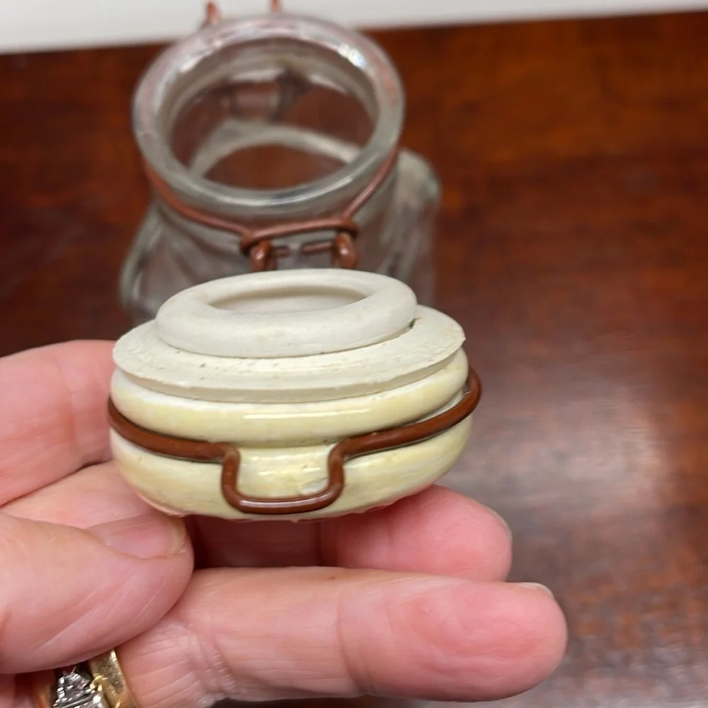 Vintage spice bottle set of five with ceramic lids In good vintage condition
